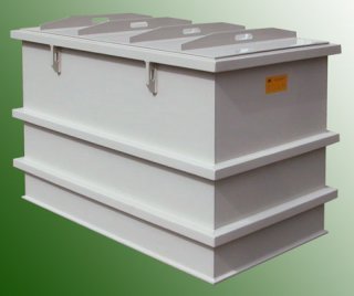 Plastic square tank with lid